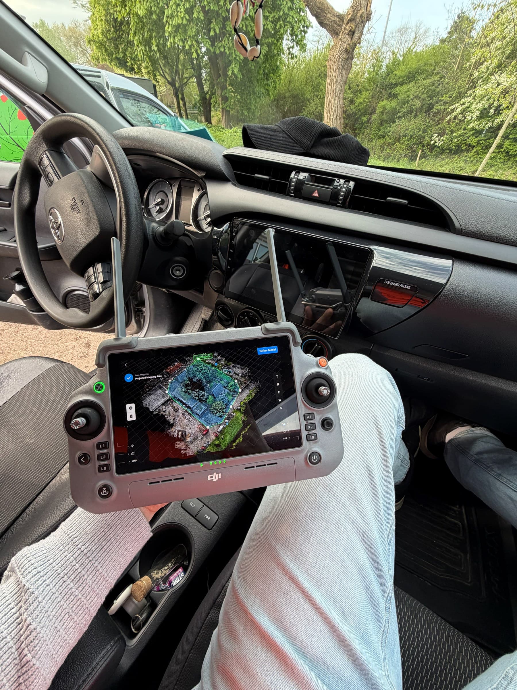 Controller toont het fotogrammetrische 3D-model van het bomenbestand tijdens de mapping-vlucht