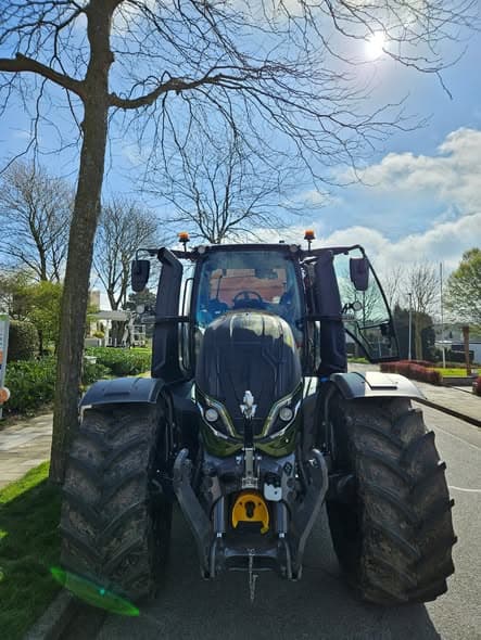 Derde Valtra tractor in gebruik genomen, foto 3