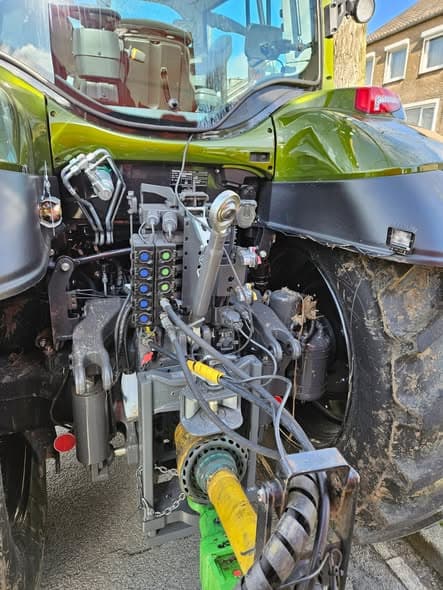 Derde Valtra tractor in gebruik genomen, foto 4
