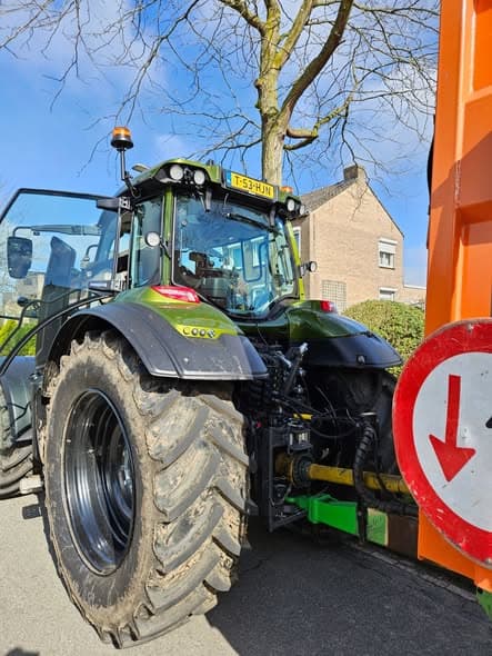Derde Valtra tractor in gebruik genomen, foto 5
